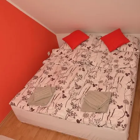Poppy Apartman 에게르